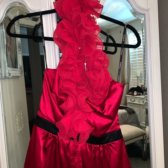 Bebe Tripple Layer Ruffle Top NWT - Picture 2 of 5